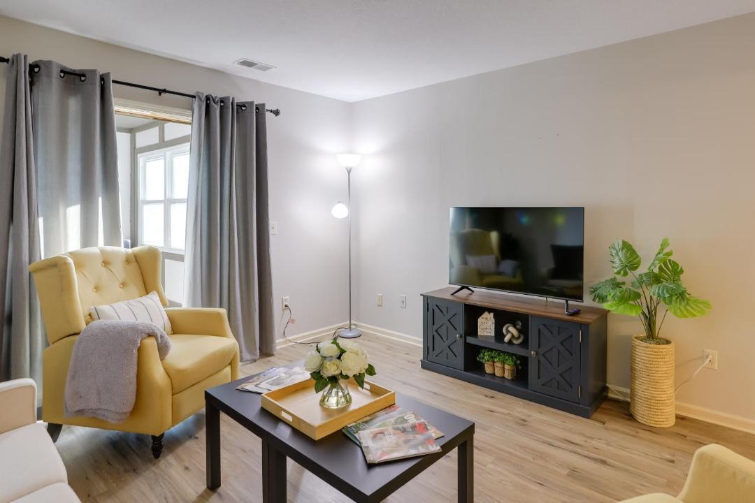 Photo of Livingroom in Reynolds Corners