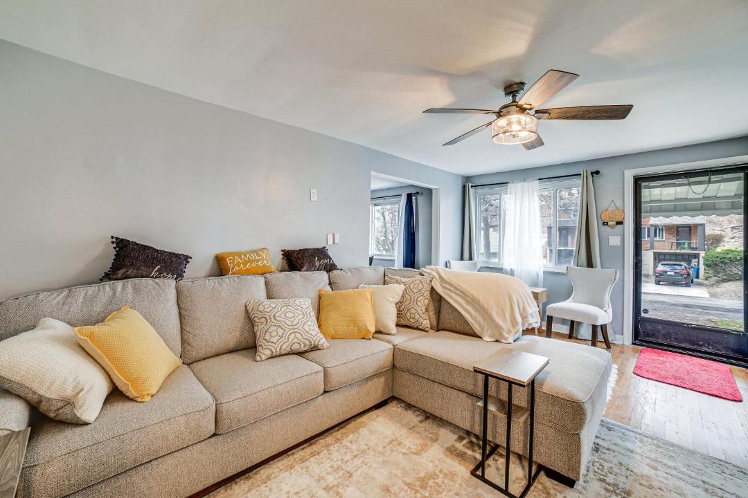Photo of Livingroom in Penn Hills
