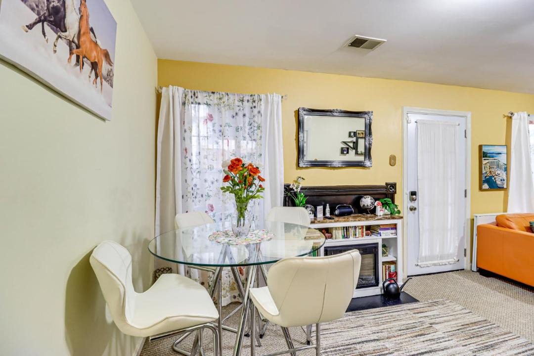 Photo of Livingroom in Centreville