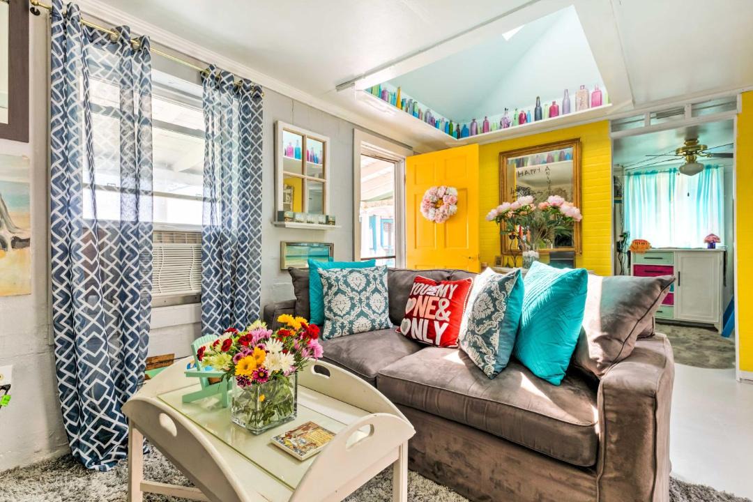 Photo of Livingroom in White Stone