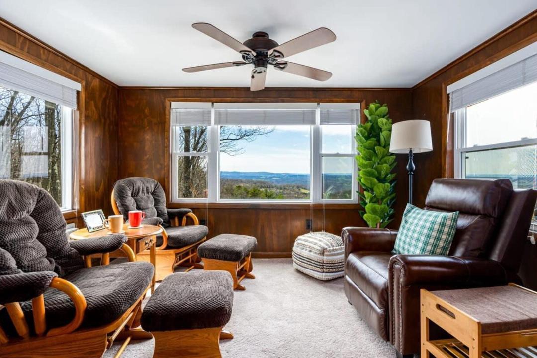Photo of Livingroom in Capon Bridge