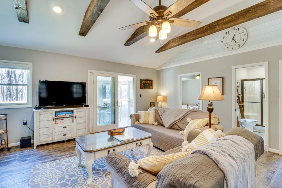 Photo of Livingroom in Lost River