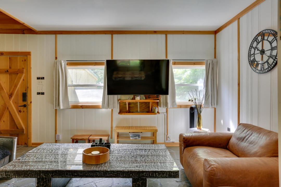 Photo of Livingroom in Town of Colchester