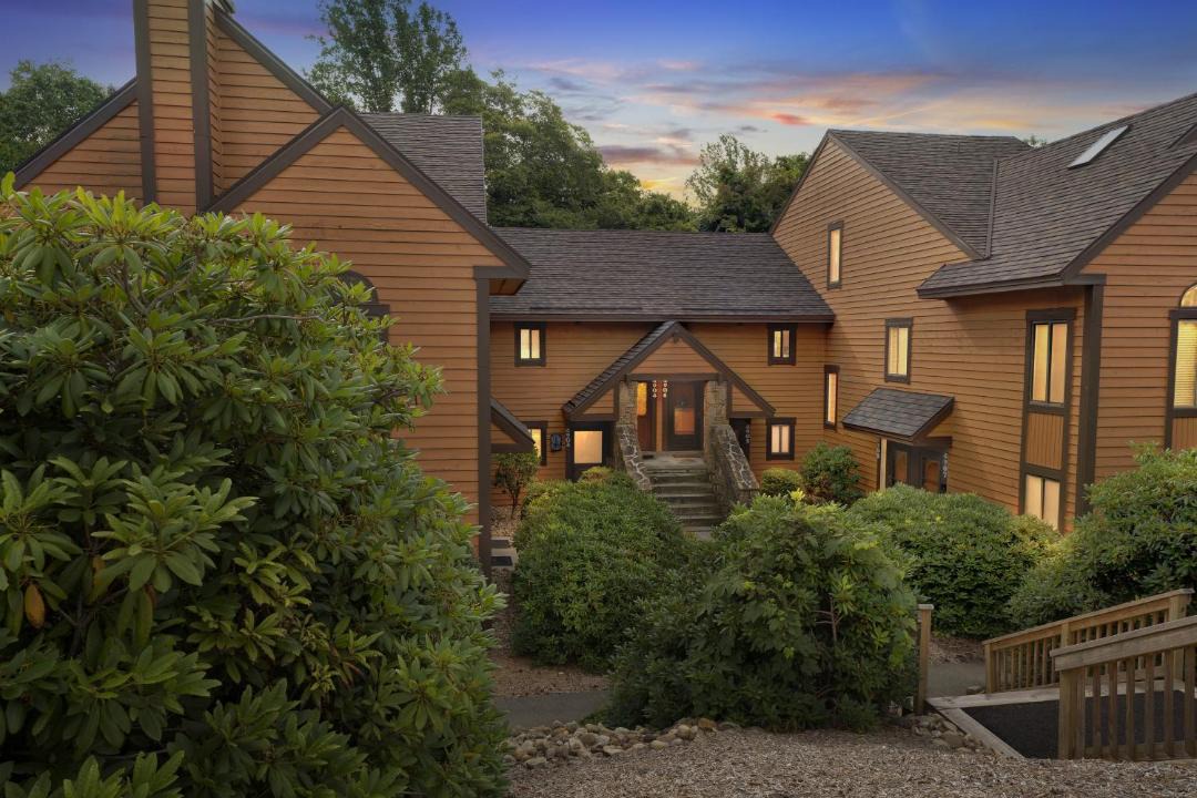 Photo of Buildings in Seven Springs