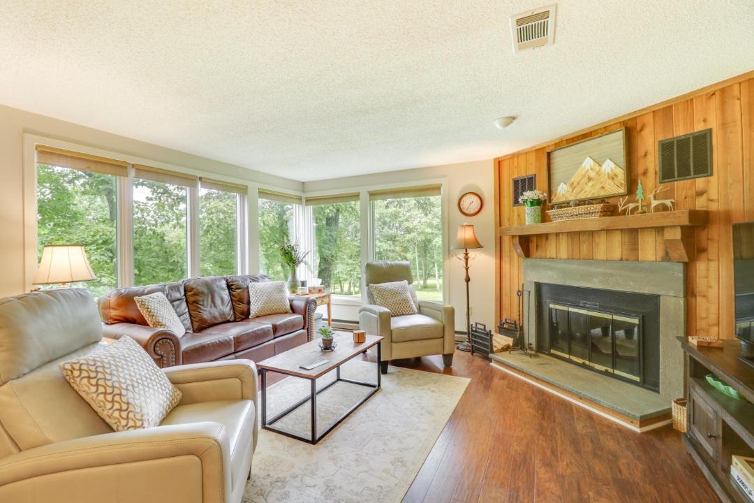 Photo of Livingroom in Nellysford