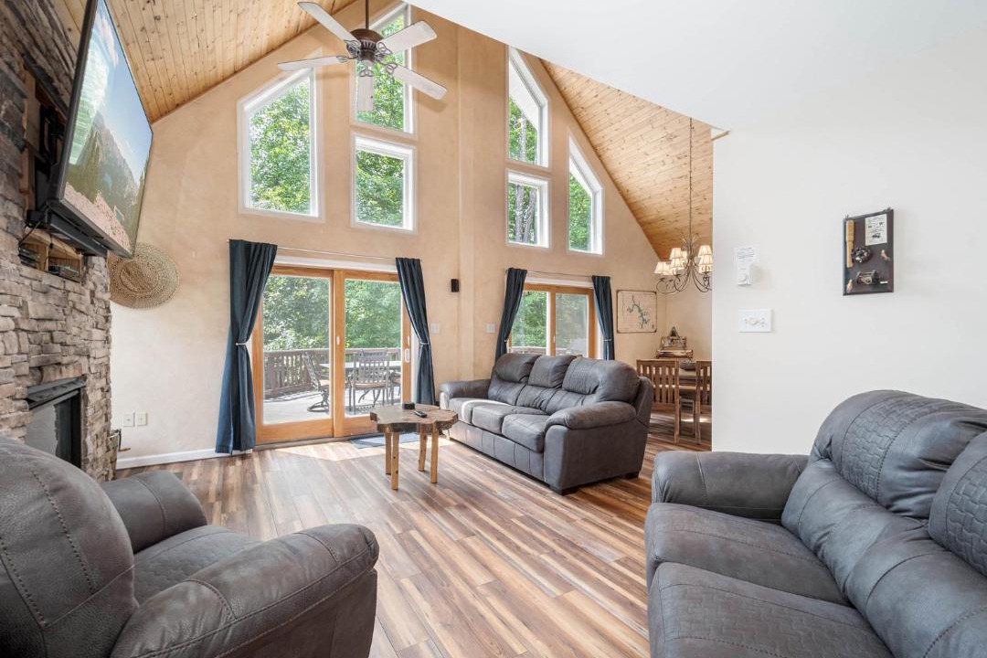 Photo of Livingroom in North Glade Hills