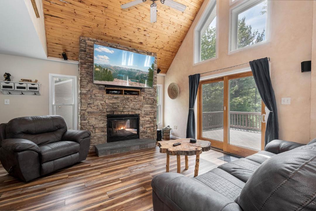 Photo of Livingroom in North Glade Hills