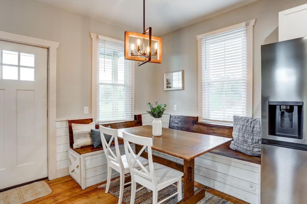 Photo of Livingroom in Elizabethtown