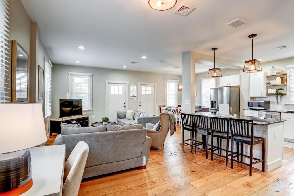 Photo of Livingroom in Elizabethtown
