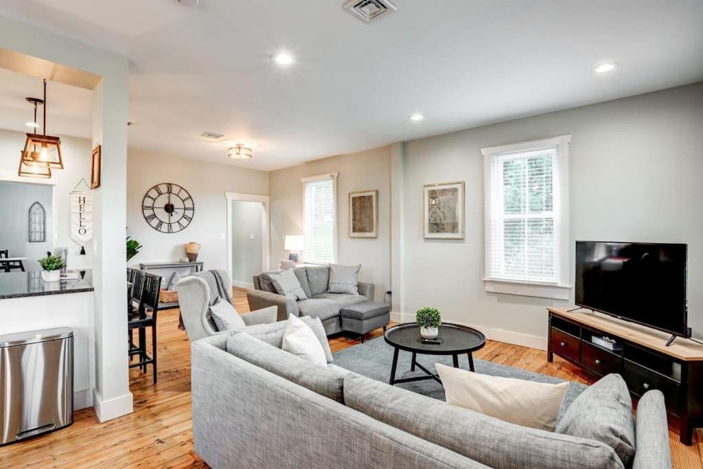 Photo of Livingroom in Elizabethtown
