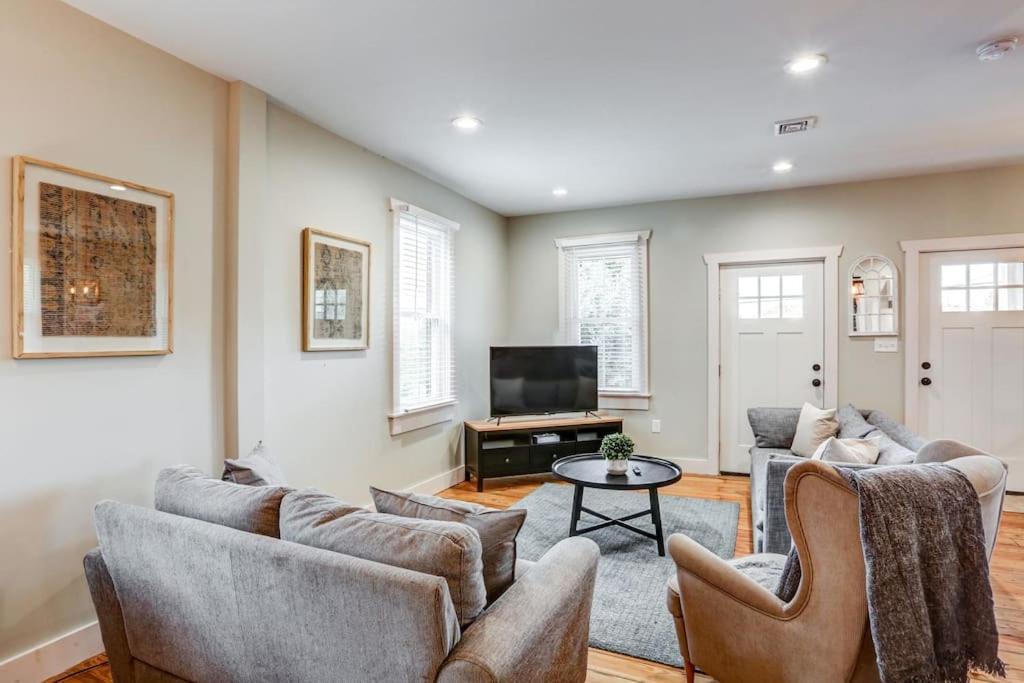 Photo of Livingroom in Elizabethtown