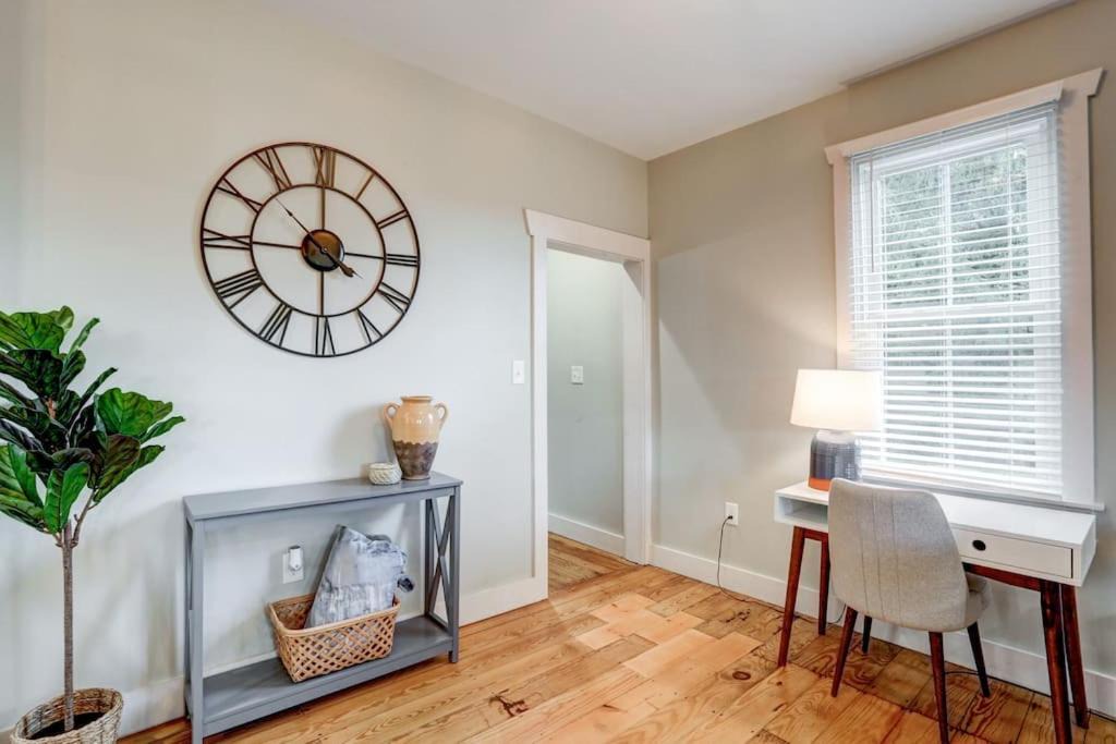 Photo of Livingroom in Elizabethtown