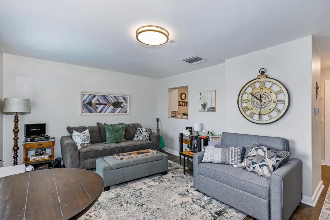 Photo of Livingroom in North Capitol