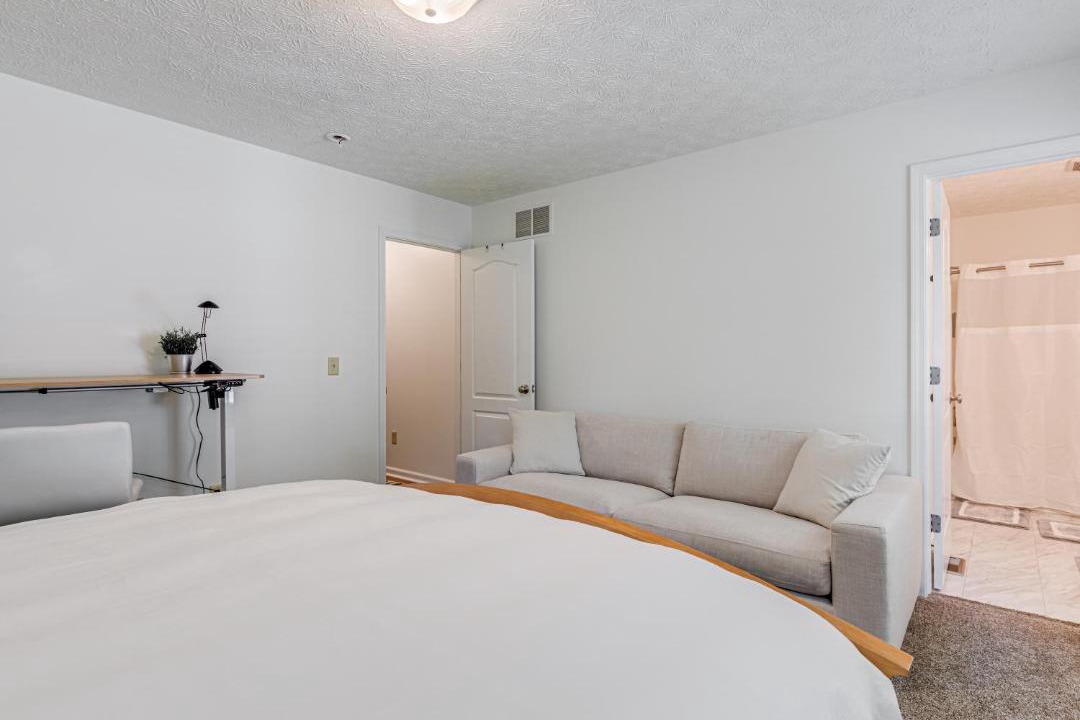 Photo of Bedroom in Cuyahoga Falls