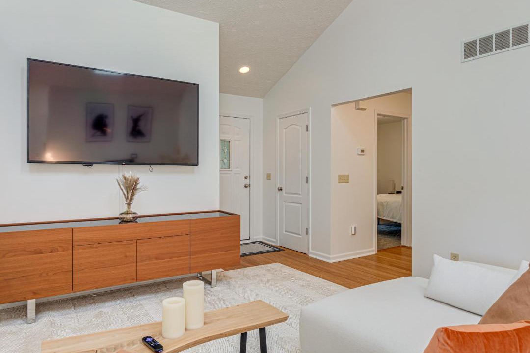 Photo of Livingroom in Cuyahoga Falls