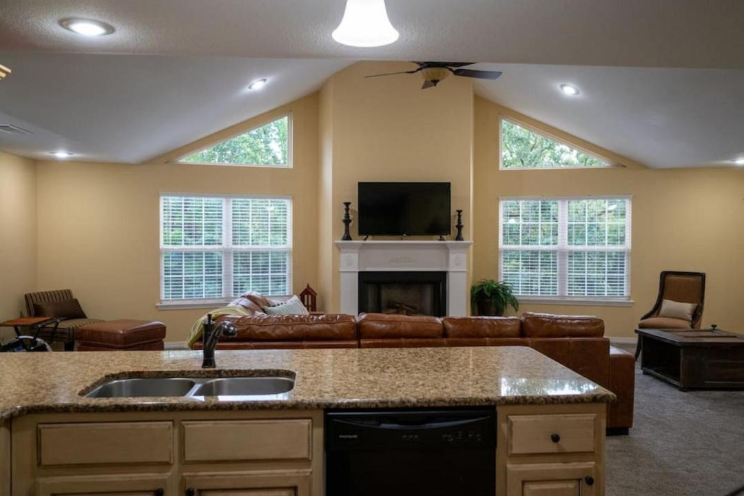 Photo of Livingroom in Russellville