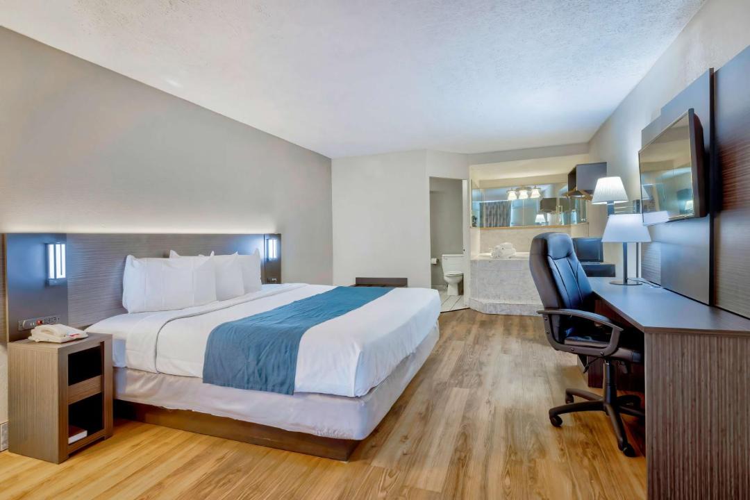 Photo of Bedroom in Star City