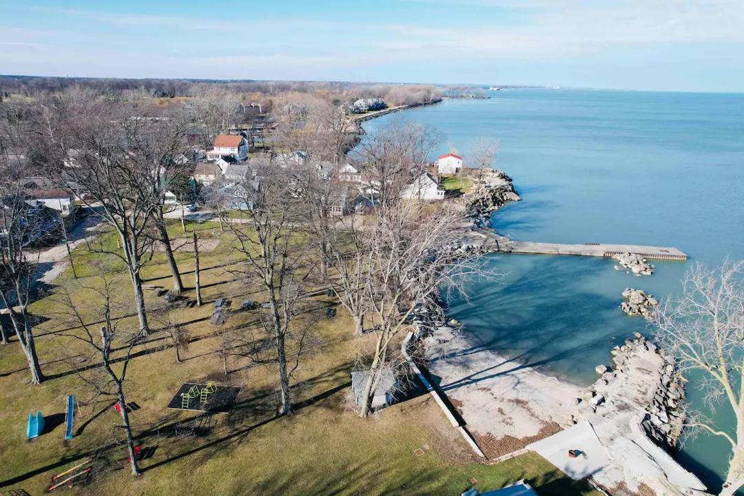 Photo of Others in Huron