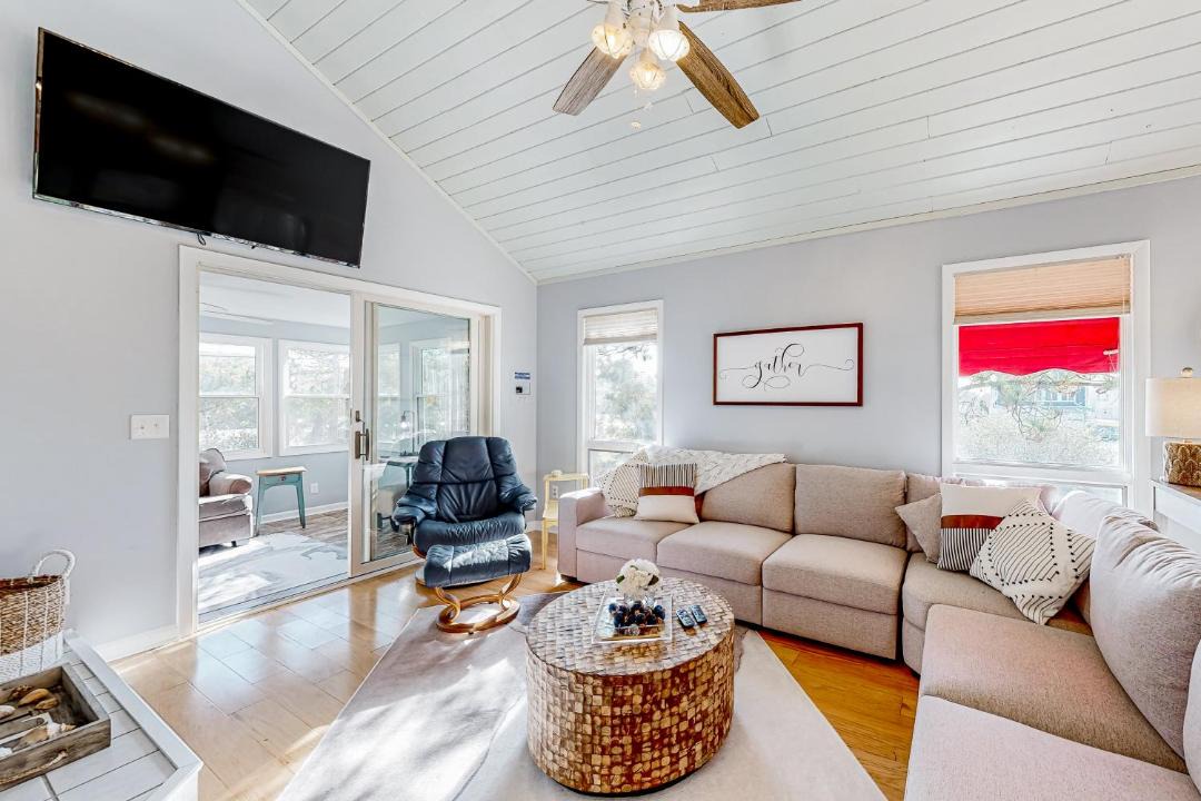 Photo of Livingroom in Sandpiper Pines