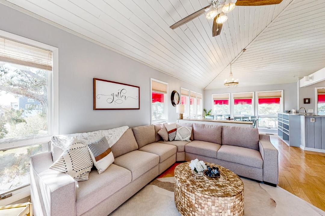 Photo of Livingroom in Sandpiper Pines
