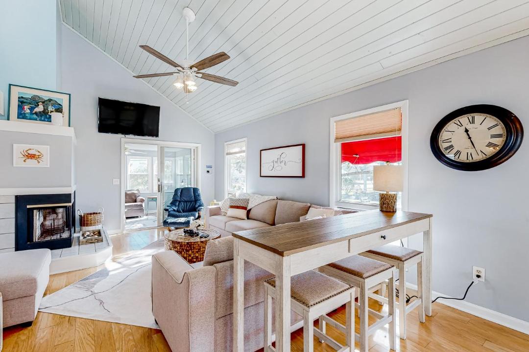 Photo of Livingroom in Sandpiper Pines