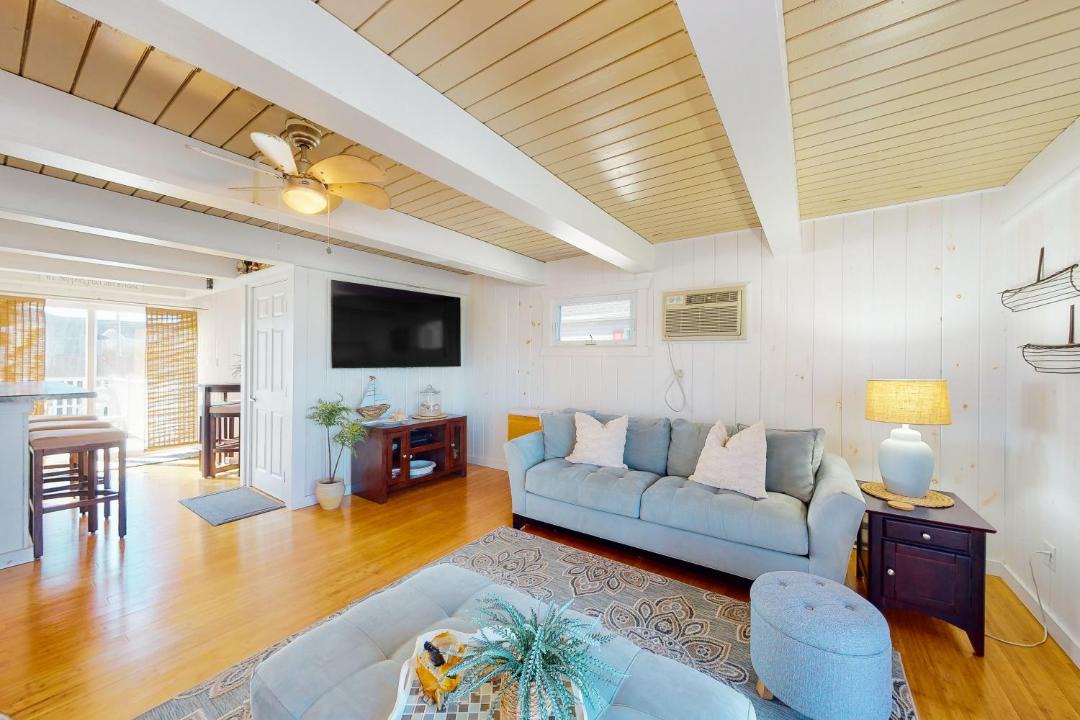 Photo of Livingroom in Edgewater Acres