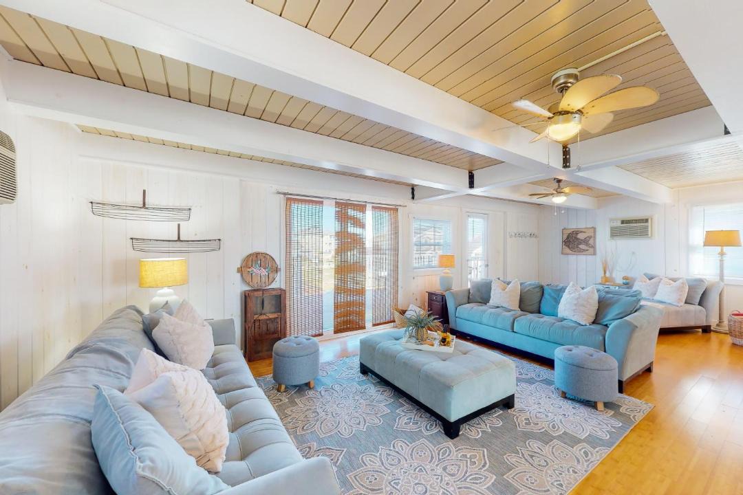 Photo of Livingroom in Edgewater Acres