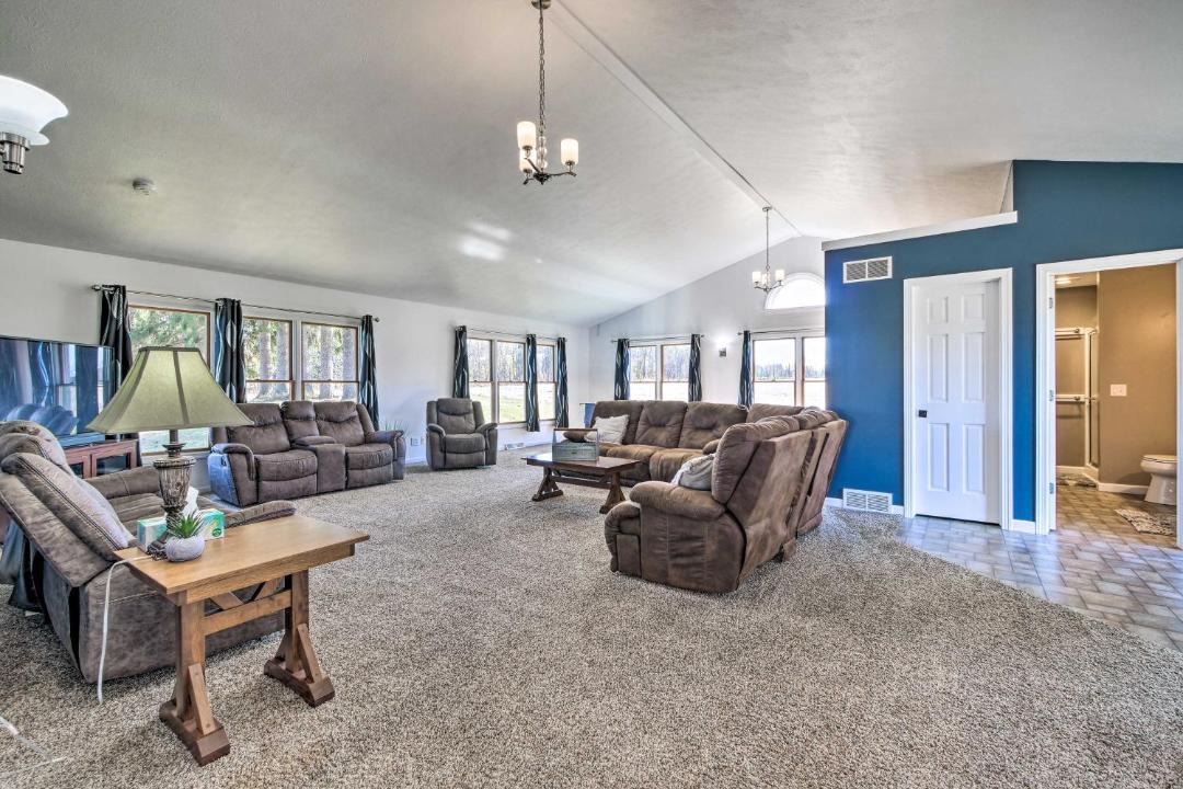 Photo of Livingroom in Massillon