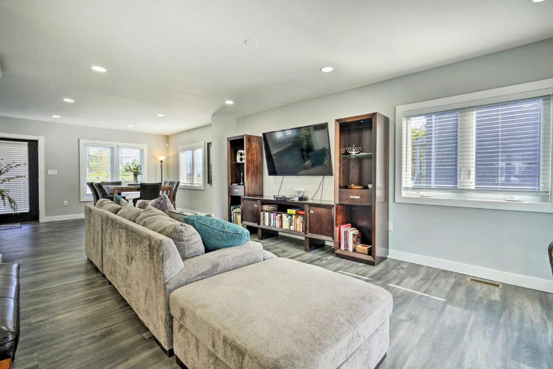 Photo of Livingroom in Long Branch