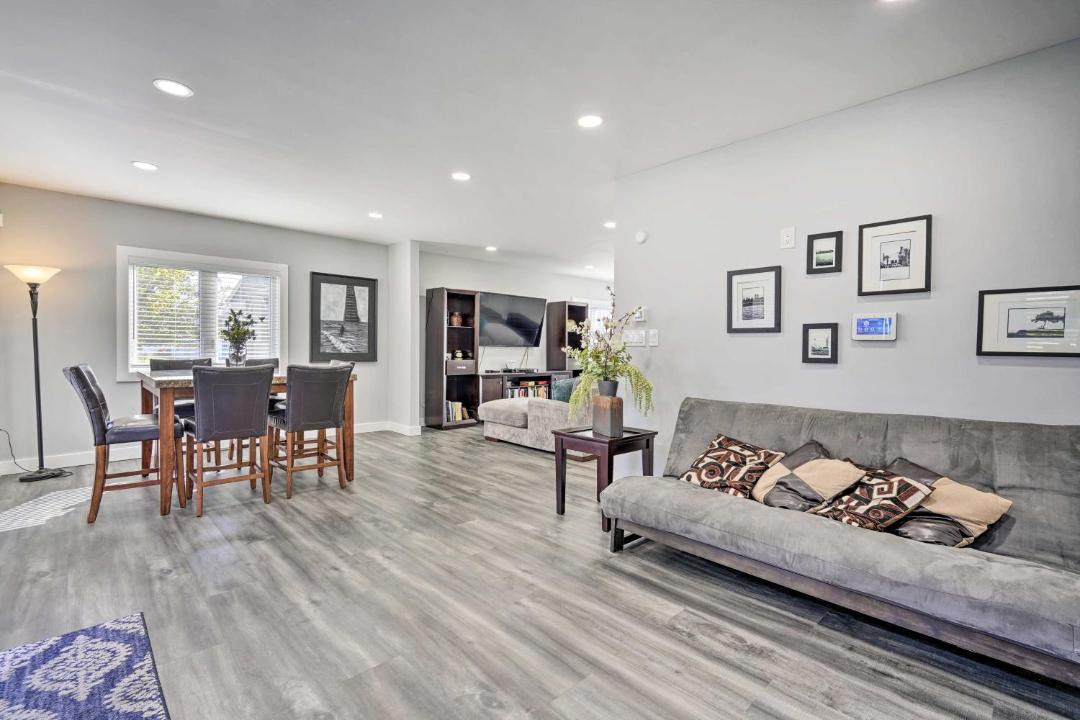 Photo of Livingroom in Long Branch