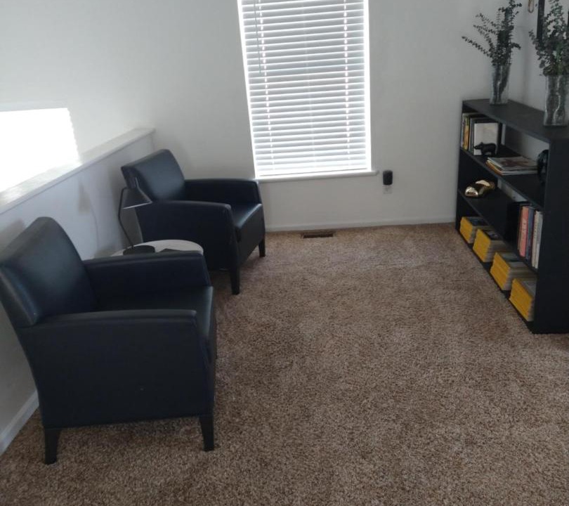 Photo of Livingroom in Detroit - Shoreway