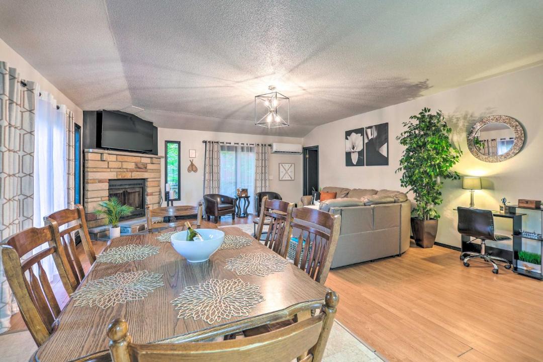 Photo of Livingroom in Tobyhanna