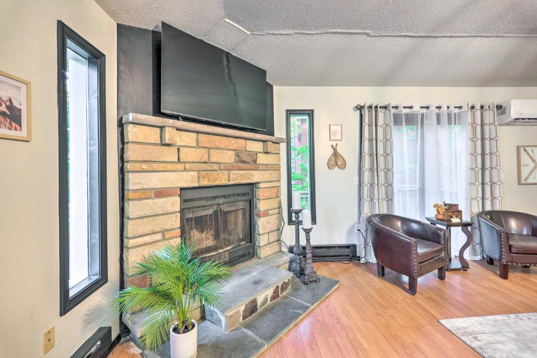 Photo of Livingroom in Tobyhanna