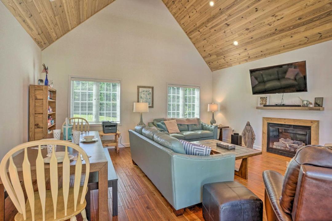 Photo of Livingroom in Edwardsville