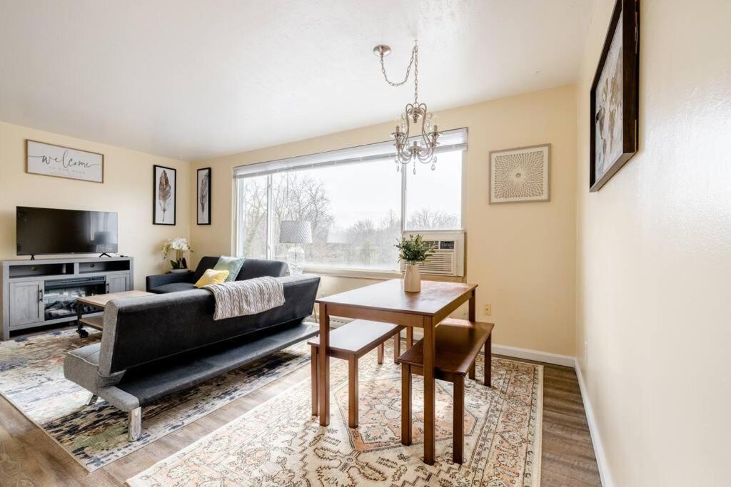 Photo of Livingroom in Fairview Park