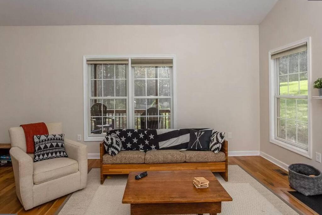 Photo of Livingroom in Luray