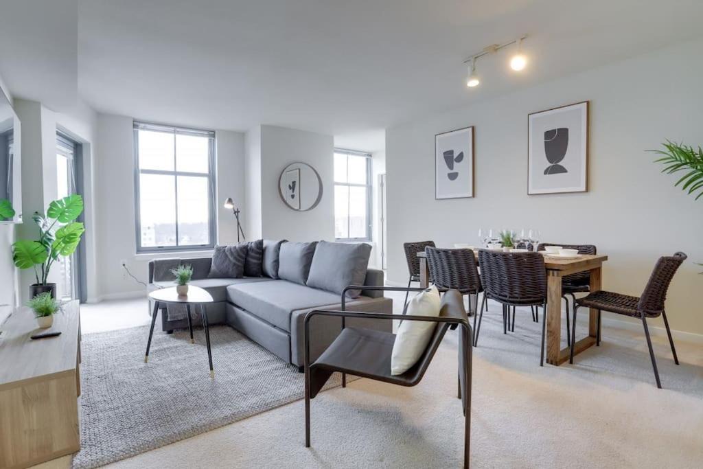 Photo of Livingroom in Aurora Highlands