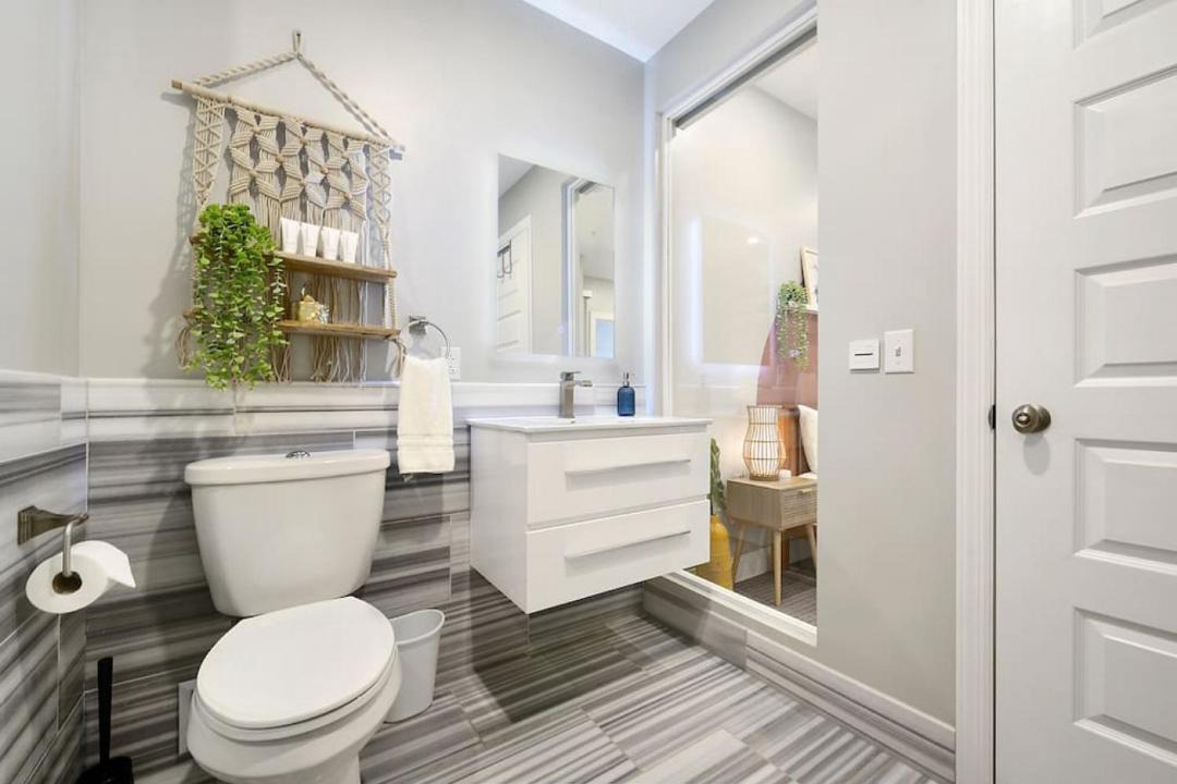 Photo of Bathroom in Downtown Pittsburgh