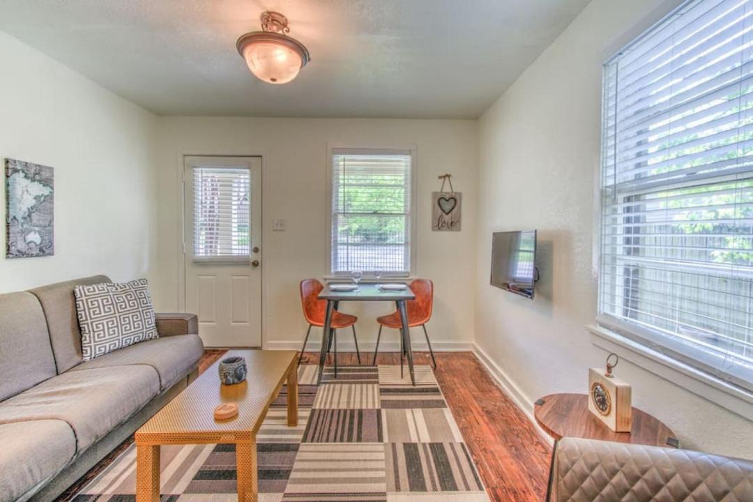 Photo of Livingroom in Midtown