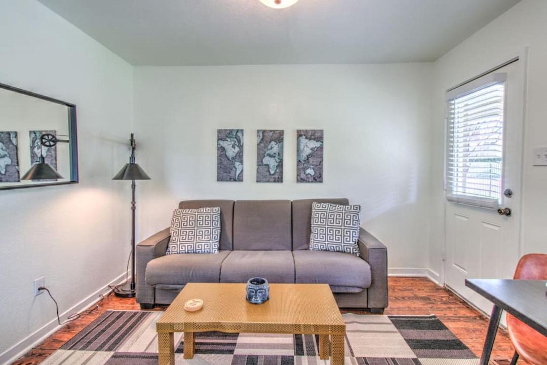 Photo of Livingroom in Midtown