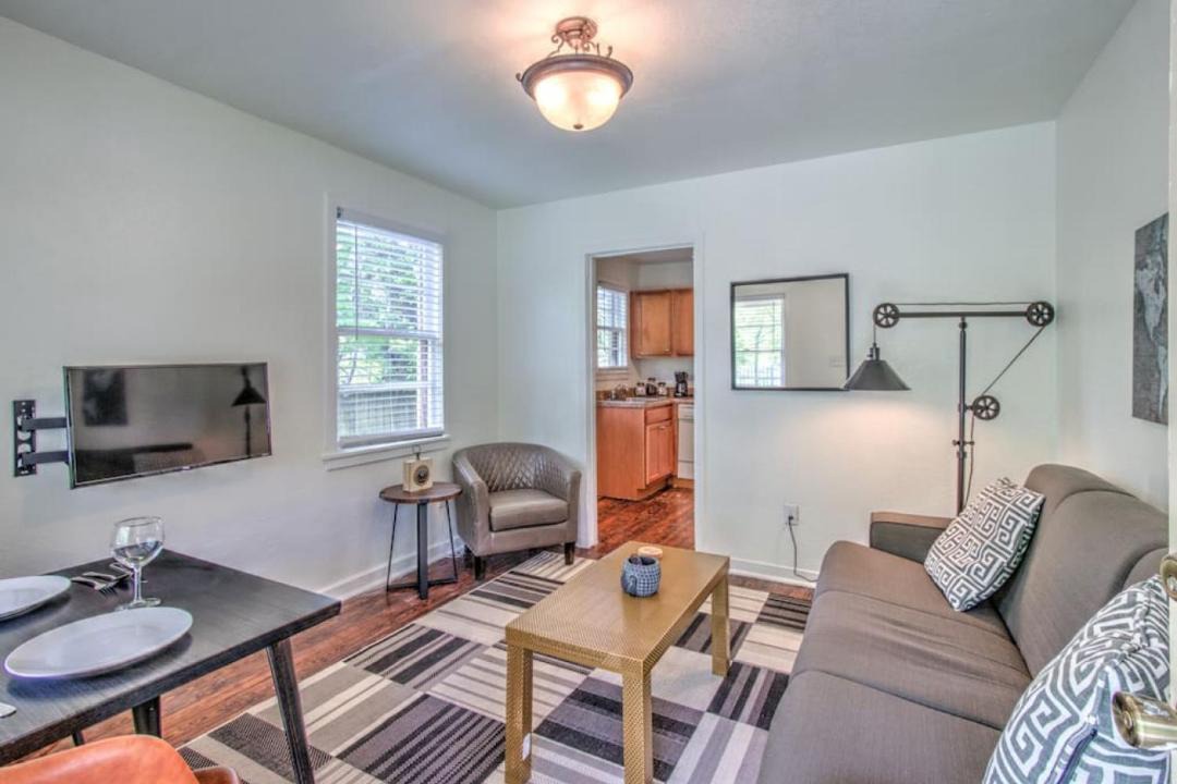 Photo of Livingroom in Midtown
