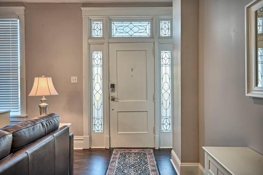 Photo of Livingroom in Harrisburg - Hershey
