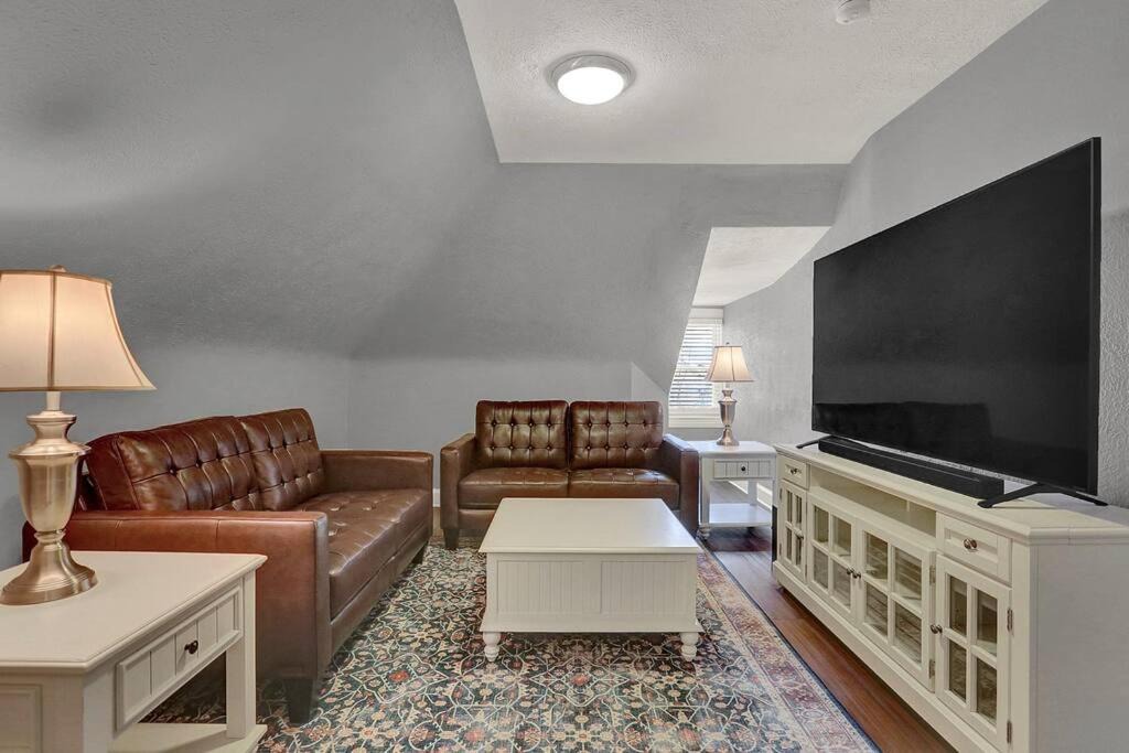 Photo of Livingroom in Harrisburg - Hershey