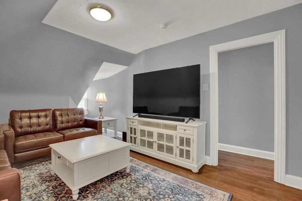Photo of Livingroom in Harrisburg - Hershey