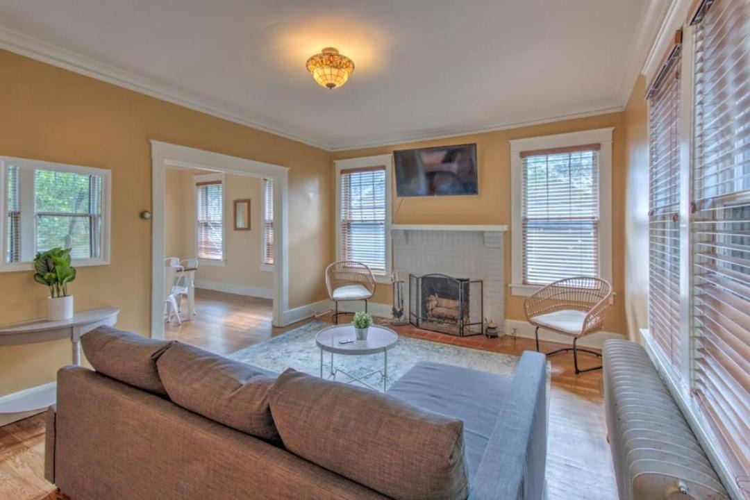 Photo of Livingroom in Cooper-Young Historic District