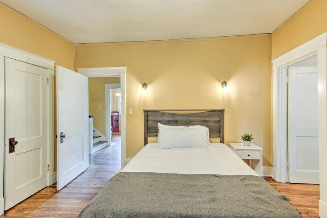 Photo of Bedroom in Cooper-Young Historic District