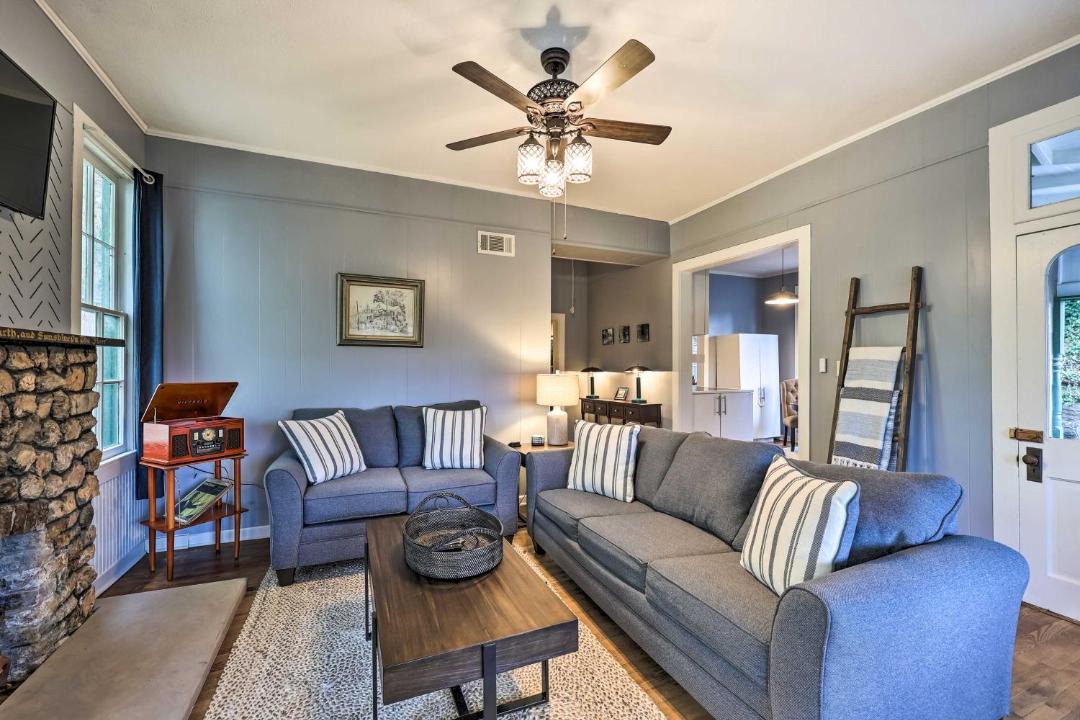 Photo of Livingroom in Eureka Springs Historic District