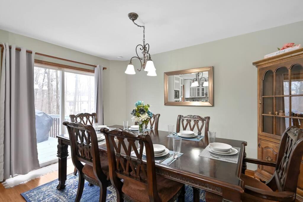 Photo of Livingroom in Tobyhanna