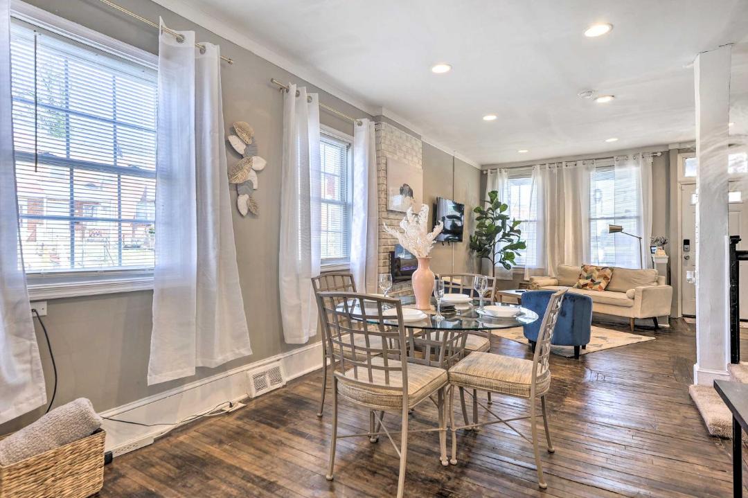 Photo of Livingroom in Woodbourne-McCabe