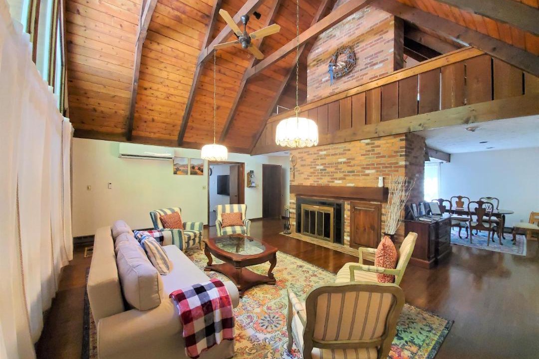Photo of Livingroom in Tobyhanna
